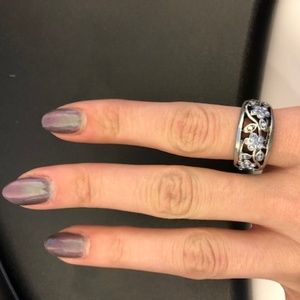 💛Pretty Lia Sophia Floral Rhinest…💛